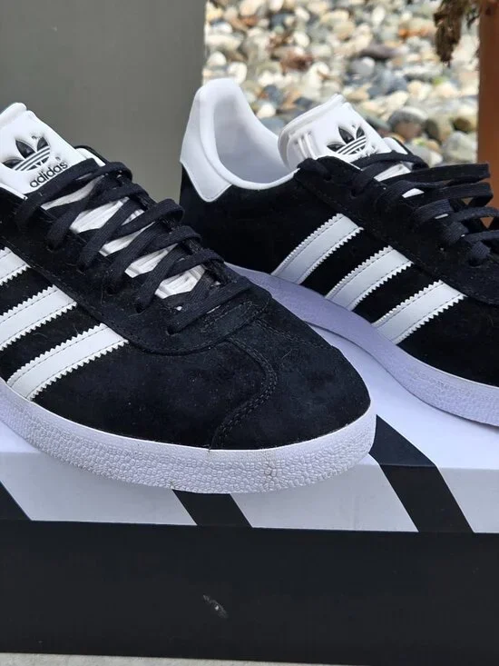 Men's Adidas Gazelle Shoes - Black/White size 9.5 - Picture 3 of 7